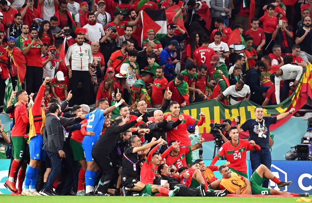 Doha (Qatar), 10/12/2022.- Players of Morocco celebrate after winning the FIFA World Cup 2022 quarter final soccer match between Morocco and Portugal at Al Thumama Stadium in Doha, Qatar, 10 December 2022. (Mundial de Fútbol, Marruecos, Catar) EFE/EPA/Georgi Licovski