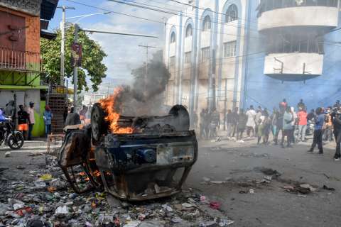 Haití: un muerto en protestas, el día en que el primer ministro debía dejar el cargo
