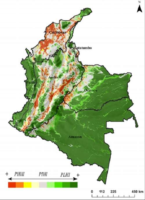 Gradiente de persistencia alta y baja del índice huella humana en Colombia entre 1970 y 2015. Los colores cálidos indican áreas con alta persistencia del índice, los colores verdes de indican persistencia de valores bajos del índice. El gris indica áreas que estaban en valores intermedios durante el período de estudio.