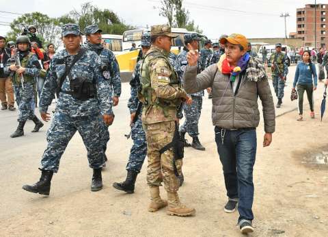 Fuerzas Armadas y crisis política en América Latina