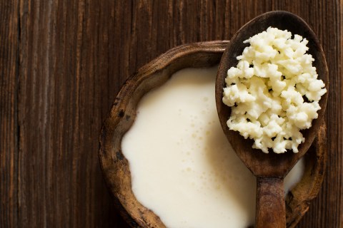 ¿Consume kéfir o pan de masa madre? Esto sabe la ciencia sobre sus riesgos y beneficios