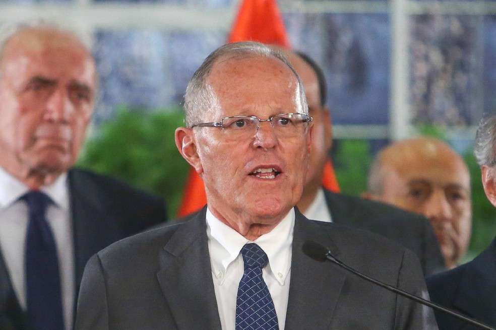 Pedro Pablo Kuczynski, de 79 años, está a punto de perder su cargo como presidente, un año después de su elección. / AFP