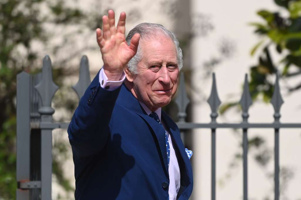 Windsor (United Kingdom), 09/04/2023.- Britain's King Charles III departs the Easter Sunday service at St Georges Chapel at Windsor Castle in Windsor, Britain, 09 April 2023. (Reino Unido) EFE/EPA/NEIL HALL