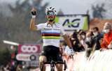 Julian Alaphilippe: “Llevar el maillot arcoiris me motiva aún más para 2022″