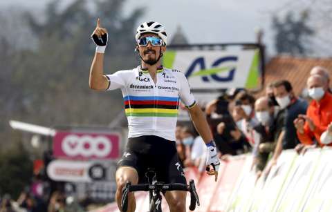 Julian Alaphilippe, estable tras su accidente en la Lieja-Bastoña-Lieja