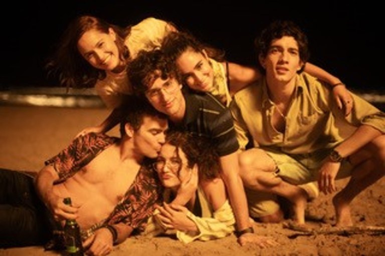 Manolo Cardona llega a la serie de suspenso bilingüe “Now and Then,” de Apple TV