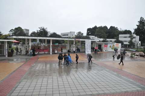 U. Nacional ordena desalojar campus por enfrentamientos entre encapuchados y UNDMO
