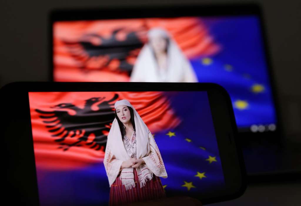 BELGRADE (Serbia), 18/09/2025.- A screenshot of Diella, an AI-generated Albanian government minister, is displayed on screens in Belgrade, Serbia, 18 September 2025. Albania's Prime Minister Edi Rama has appointed an AI-generated virtual minister, Diella, to oversee public procurement, making it the first AI system in the world to hold a cabinet-level government position. (Belgrado) EFE/EPA/ANDREJ CUKIC