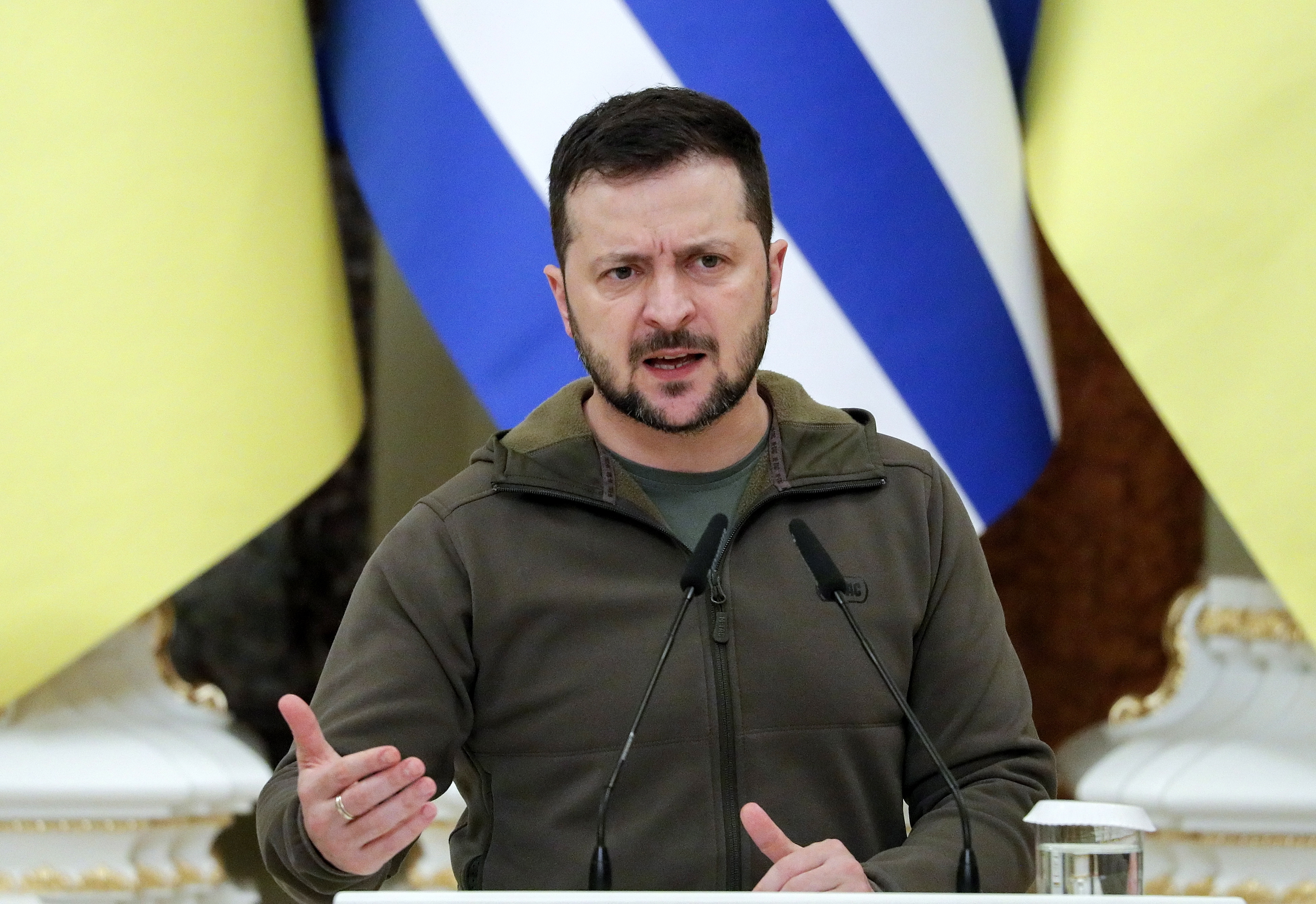 Kyiv (Ukraine), 03/11/2022.- Ukrainian President Volodymyr Zelensky speaks during a joint news conference with Greek President Katerina Sakellaropoulou (not pictured) following their meeting at the Mariinskiy palace in Kyiv, Ukraine, 03 November 2022. Katerina Sakellaropoulou arrived in Kyiv to meet with top Ukrainian officials amid the Russian invasion. (Grecia, Rusia, Ucrania) EFE/EPA/SERGEY DOLZHENKO