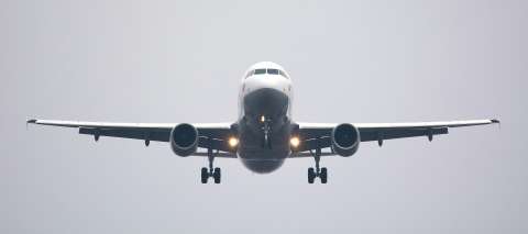 ¿Con cuántas millas, según las aerolíneas, puede viajar sin pagar mucho?