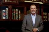 Pérez-Reverte dice que escribir le hace el mundo "asombrosamente soportable"