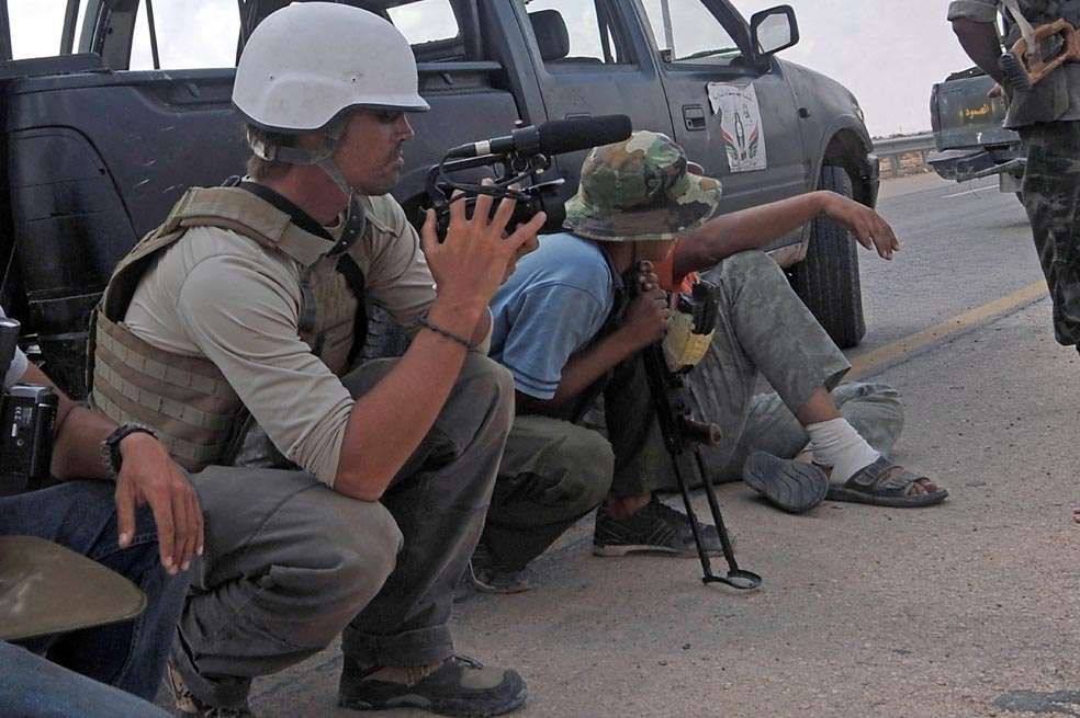 Imagen que muestra a James Foley, reportero asesinado por el EI, en Libia. / AFP