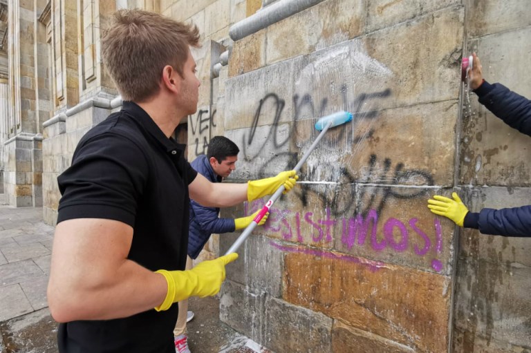 Se inició la limpieza de la Plaza de Bolívar, tras los desmanes en marcha