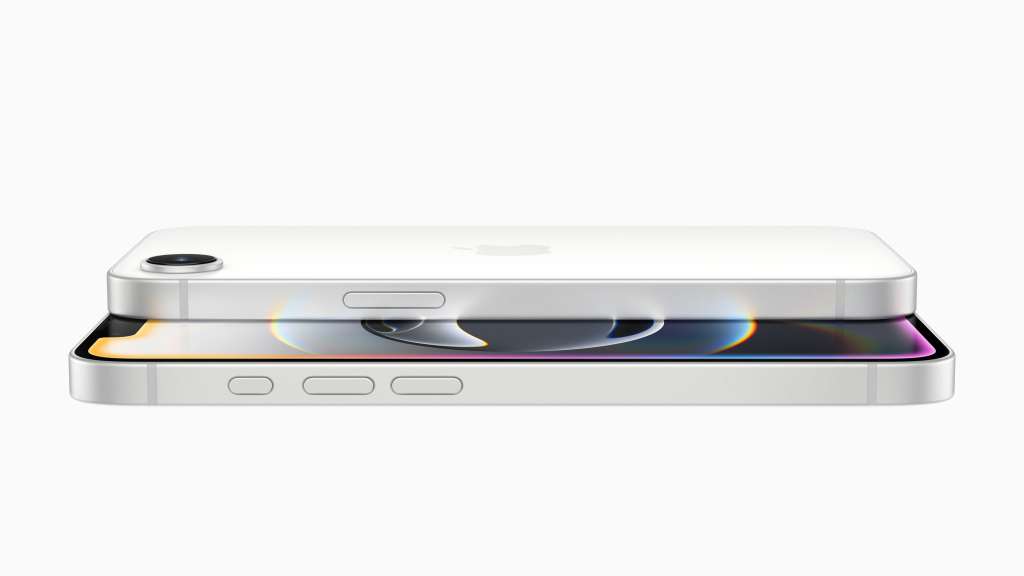 CUPERTINO (United States), 19/02/2025.- A handout photo made available by Apple, Inc. shows iPhone 16e, its latest entry-level smartphone featuring the A18 Chip, Apple Intelligence, longer battery life, and a 48MP 2-in-1 camera system at an affordable price during a press release in Cupertino, California, USA, 19 February 2025. iPhone 16e with its Action button, users can also access visual intelligence to learn about objects and places around them. EFE/EPA/APPLE INC HANDOUT FOR EDITORIAL USE ONLY. Images cannot be altered or modified in any way, in whole or in part, that disparages Apple. PLEASE CREDIT: APPLE, Inc.
HANDOUT EDITORIAL USE ONLY/NO SALES