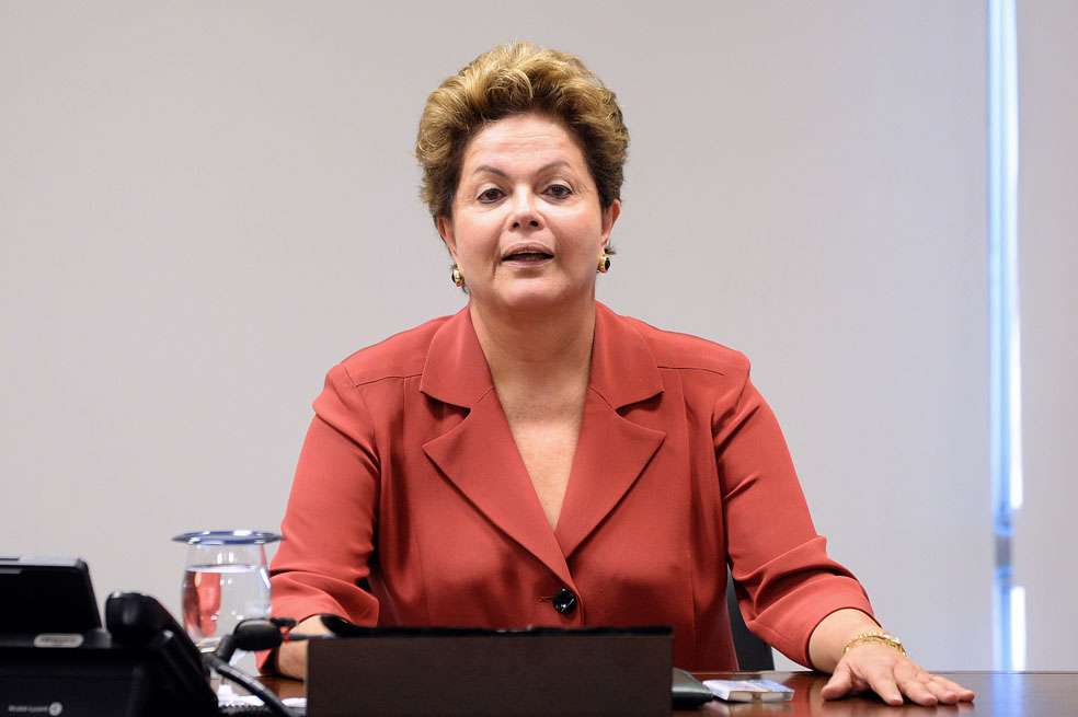 La presidenta de Brasil, Dilma Rousseff, es criticada por proponer algo que para muchos es inviable. / AFP