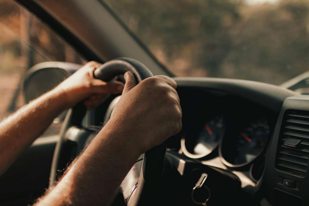 ¿A qué velocidad se gasta menos gasolina en un carro?