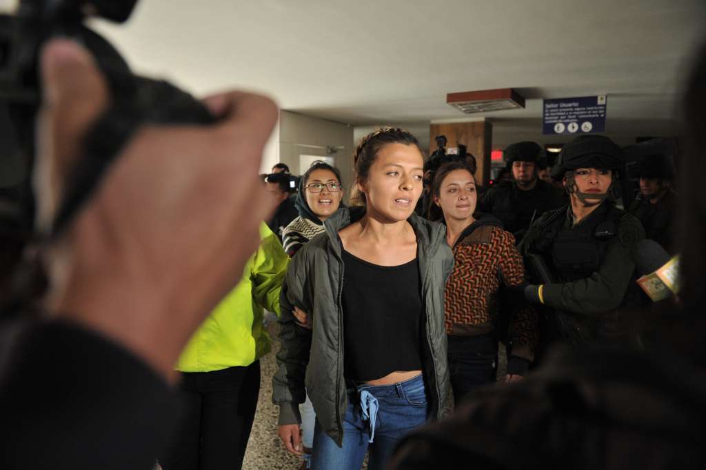 Llegada al complejo judicial de Paloquemao, para la audiencia a los 9 capturados por hechos relacionados con el atentado en el Centro Comercial Andino.