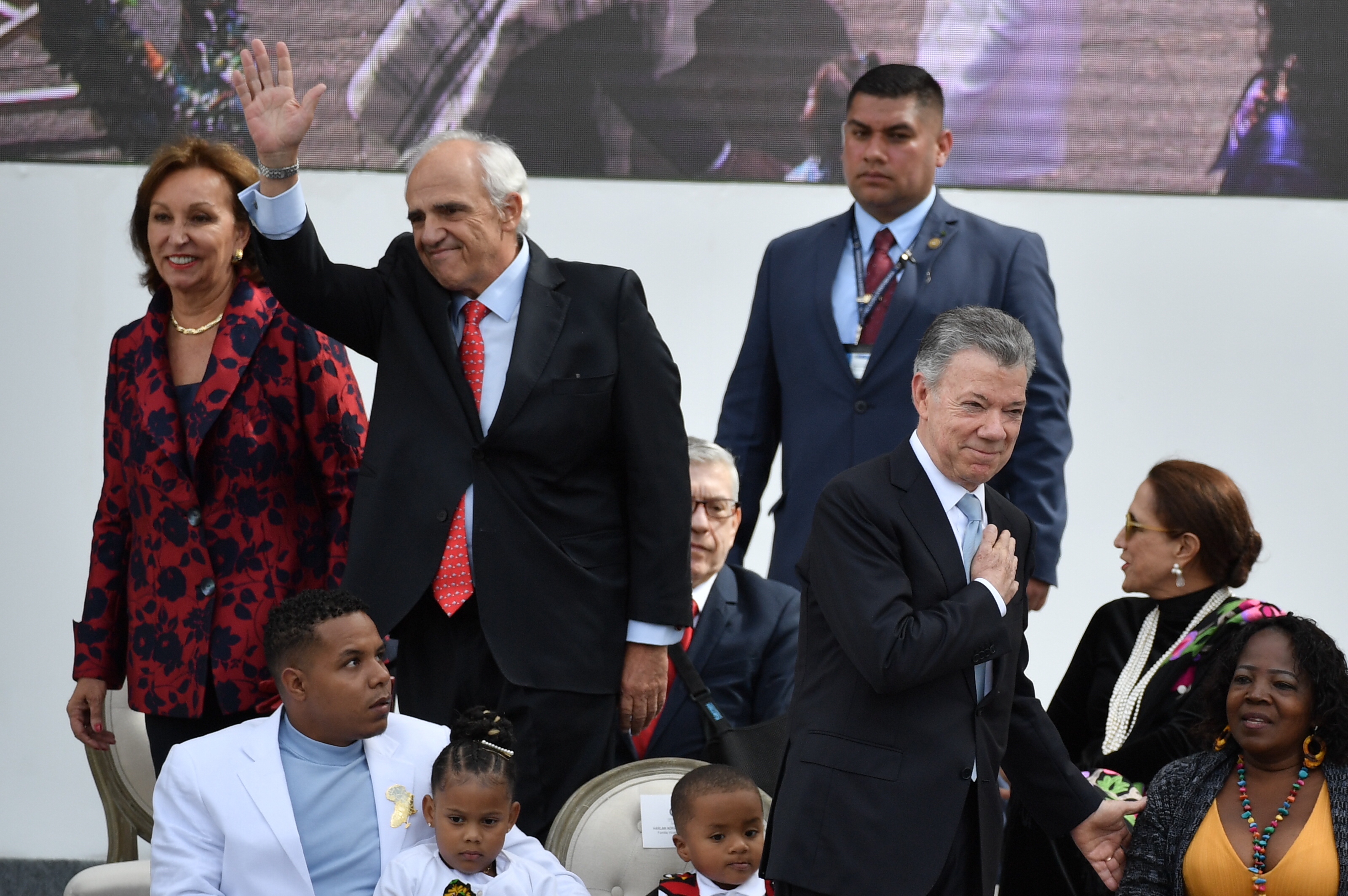 Exmandatarios con sus familias, invitados a la posesión presidencial de Gustavo Petro, realizada en la Plaza de Bolívar.