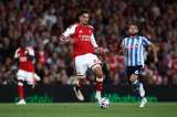 Arsenal arrancó con goleada la defensa de su título en la Premier League