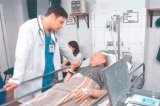 Mientras urgencias colapsan hay $757 mil millones guardados en bancos