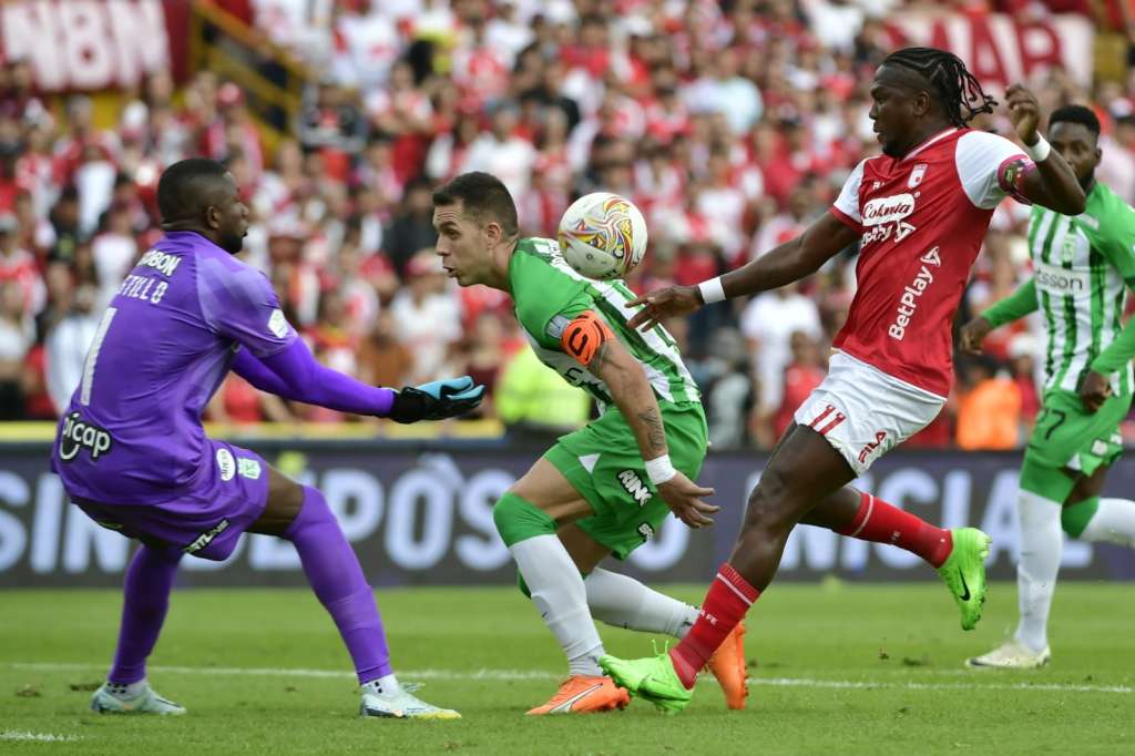 Harlen Castillo estuvo atento cuando Santa Fe trató de hacerle daño a lo largo del partido.