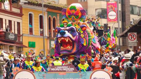 Las carrozas del Carnaval de Negros y Blancos en Pasto y la historia de sus creadores