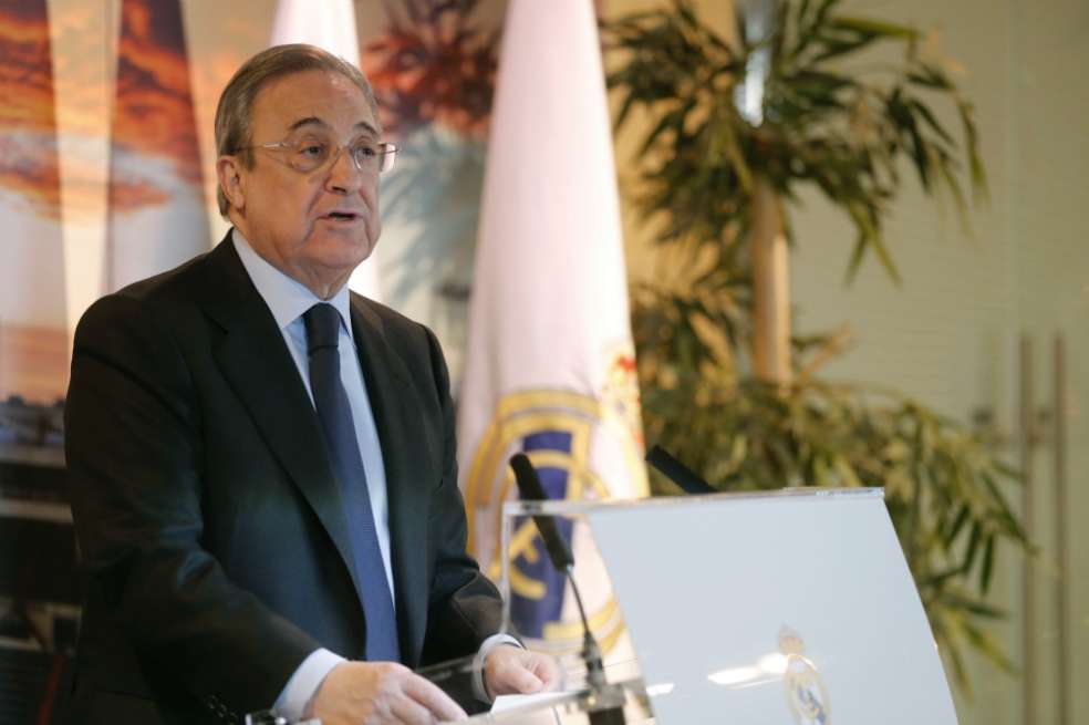 El presidente del Real Madrid, Florentino Pérez, durante su intervención en la tradicional comida que el Real Madrid organiza en Navidad. / EFE