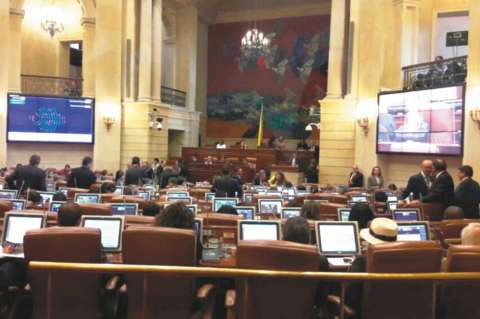 Santos asegura que fast track irá hasta el 30 de noviembre