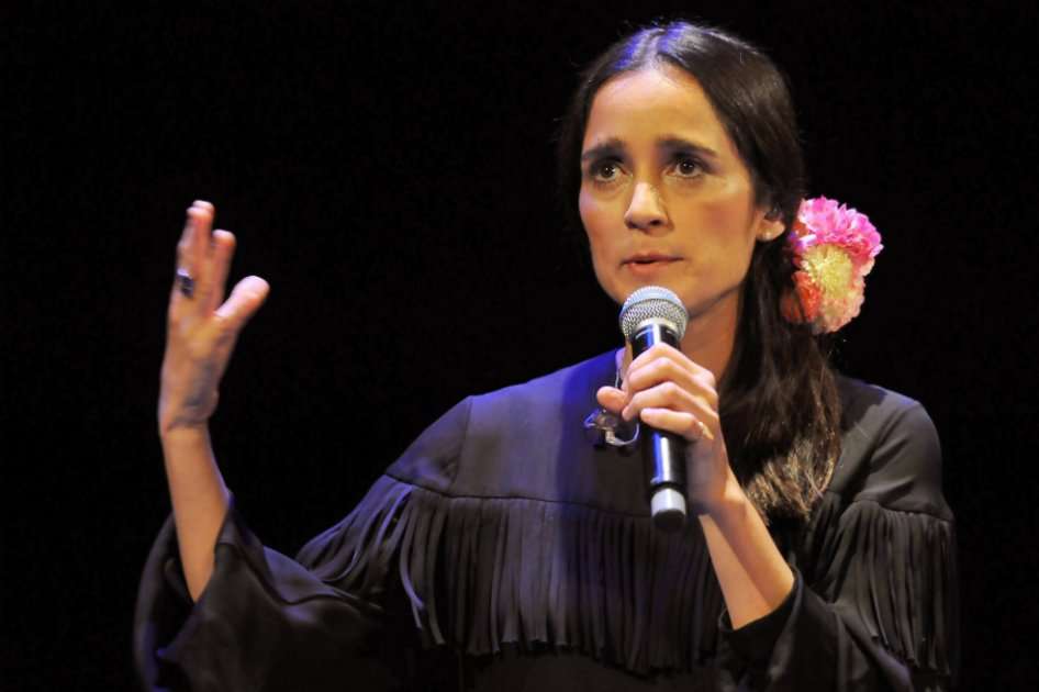 El disco fue presentado en el Teatro Esperanza Iris de Ciudad de México / AFP