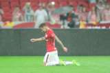 Alemão, el futbolista que recorrió de rodillas todo el campo tras una grave lesión
