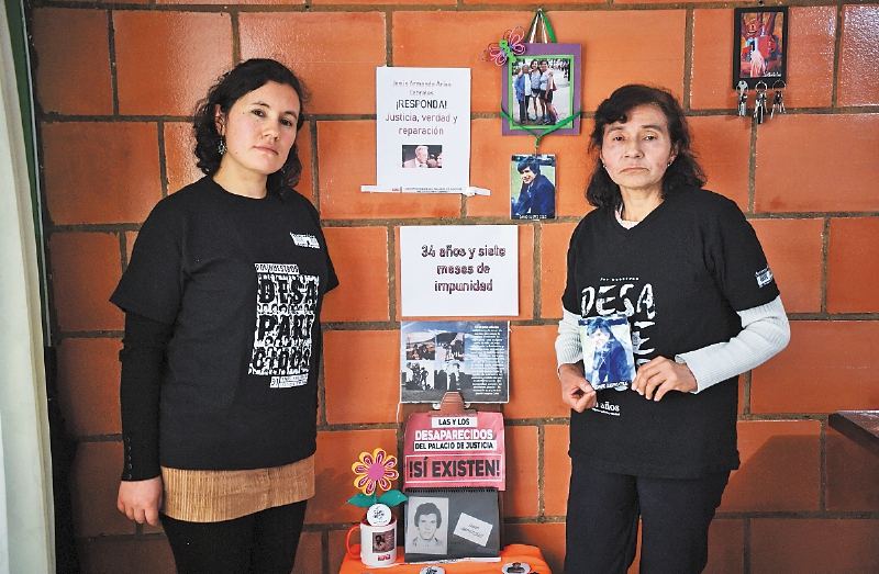 Elizabeth y Myriam siguen buscando a David Suspes, tío y hermano, desaparecido en la toma y retoma del Palacio de Justicia.
