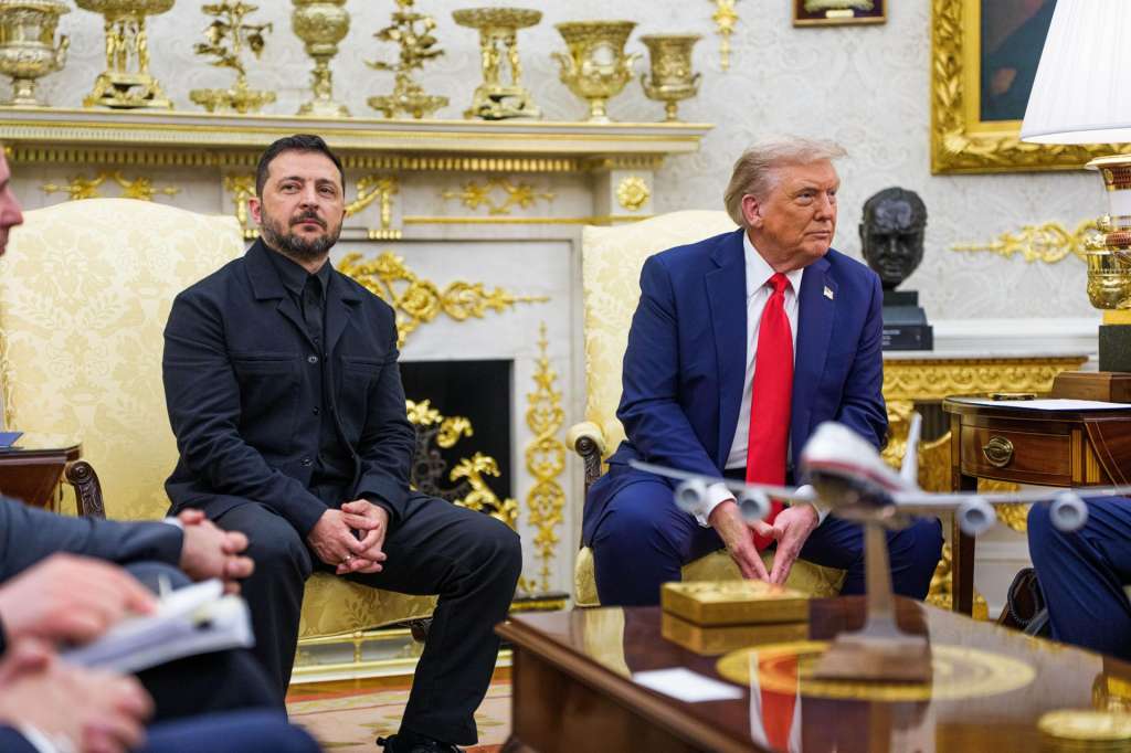 WASHINGTON (United States), 18/08/2025.- United States President Donald J Trump (R) meets Ukrainian President Volodymyr Zelensky in the Oval Office of the White House in Washington, DC, USA, 18 August 2025. European Leaders are at the White House in support of President Zelenskyy following President Trump’s meeting with President Vladimir Putin of Russia in Anchorage, Alaska, USA, on August 15, 2025. (Rusia, Ucrania, Estados Unidos) EFE/EPA/AARON SCHWARTZ / POOL