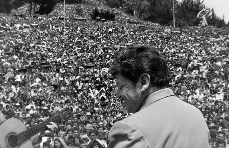 José Alfredo Jiménez en plenos años 40, poco después de que su canción "Yo" comenzara a ser cantada por todo México.