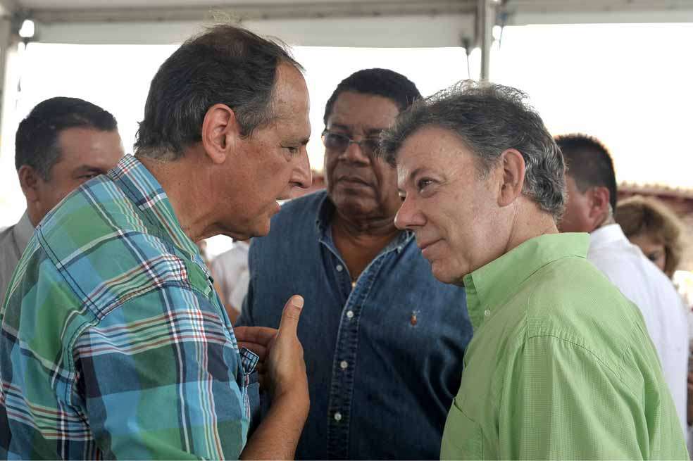 El presidente Santos le pidió a Juan Camilo Restrepo quedarse en el Ministerio de Agricultura mientras se evacúa el tema agrario en La Habana. / Presidencia
