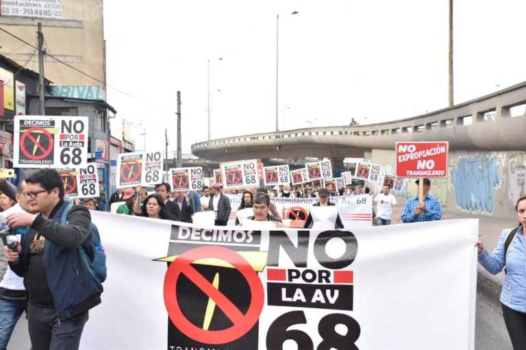 Manifestantes en el sur de Bogotá se oponen al Transmilenio por la Avenida 68