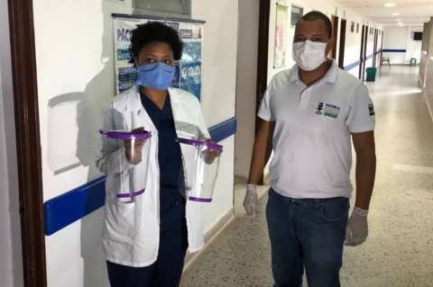Escuela de Robótica de Chocó crea caretas de protección para donarlas al hospital de Quibdó