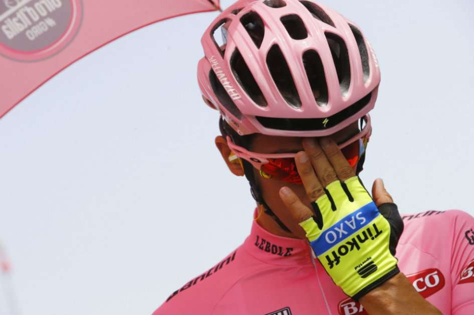 Alberto Contador antes de iniciar la etapa de este jueves. Foto: AFP