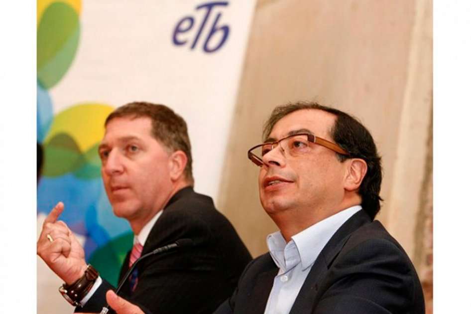 Saúl Kattan Cohen, presidente de la ETB y Gustavo Petro, alcalde de Bogotá. Foto:bogotahumana.gov.co