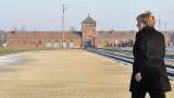 La memoria de los crímenes nazis es "inseparable" de la identidad alemana, dice Merkel