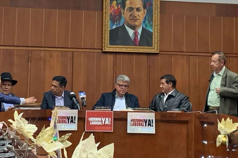 Radicación de la reforma laboral en la Comisión Séptima de Senado.