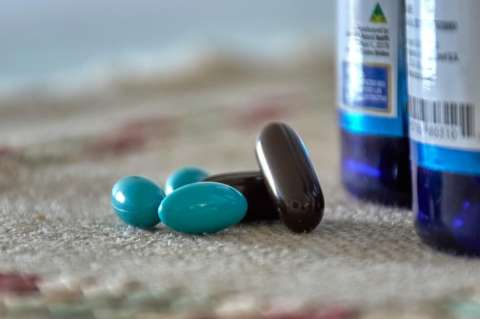 Los médicos que recibieron más regalos de farmacéuticas formularon más opioides
