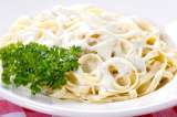 Así se prepara una deliciosa pasta con salsa cremosa