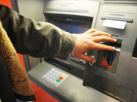 Condenan a patrullero de la Policía por clonar tarjetas débito y crédito