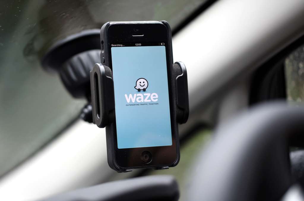 Las aplicaciones de navegación y GPS son las más populares en las tiendas digitales de dispositivos móviles por sus herramientas de transporte y movilidad.