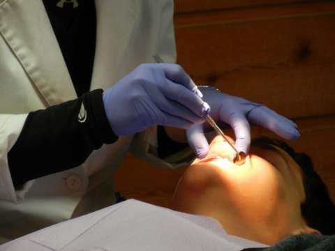 Las enfermedades bucales afectan al 45 % de la población: OMS