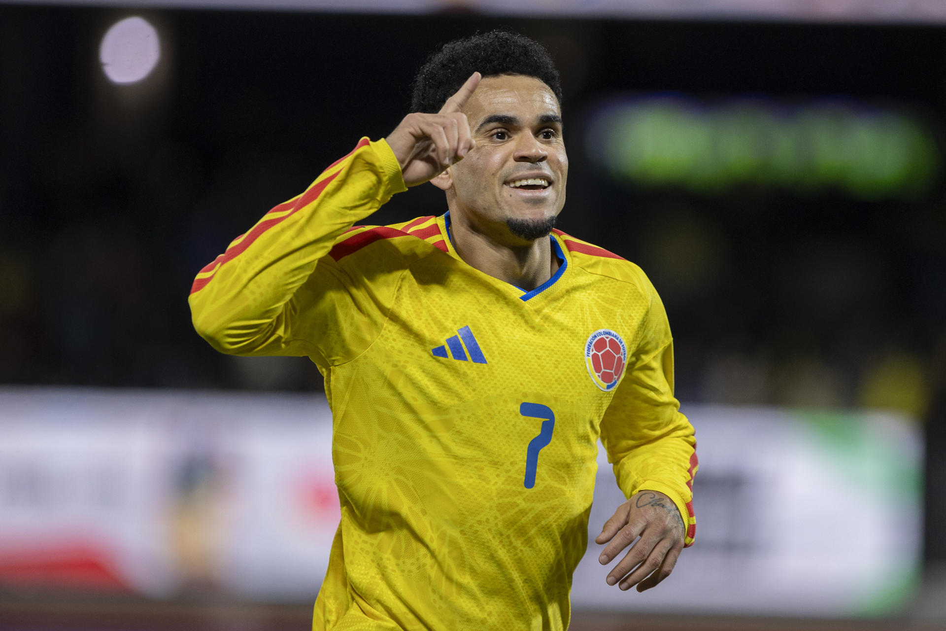 AMDEP9223. NUEVA YORK (ESTADOS UNIDOS), 18/11/2025.- Luis Díaz de Colombia celebra un gol este martes, en un partido amistoso entre las selecciones de Colombia y Australia en el estadio Citi Field, en Nueva York (Estados Unidos). EFE/ Angel Colmenares