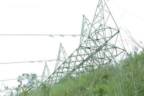 Atentado contra torre de energía en Guaviare deja sin luz a medio departamento