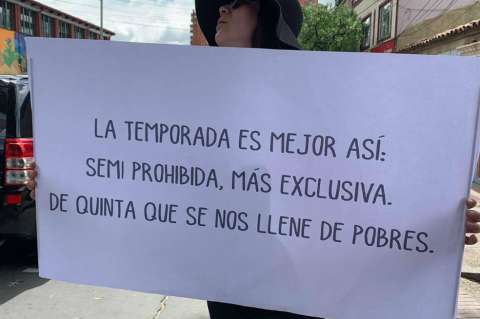 En Imágenes: carteles de protesta previos al inicio de la temporada turina