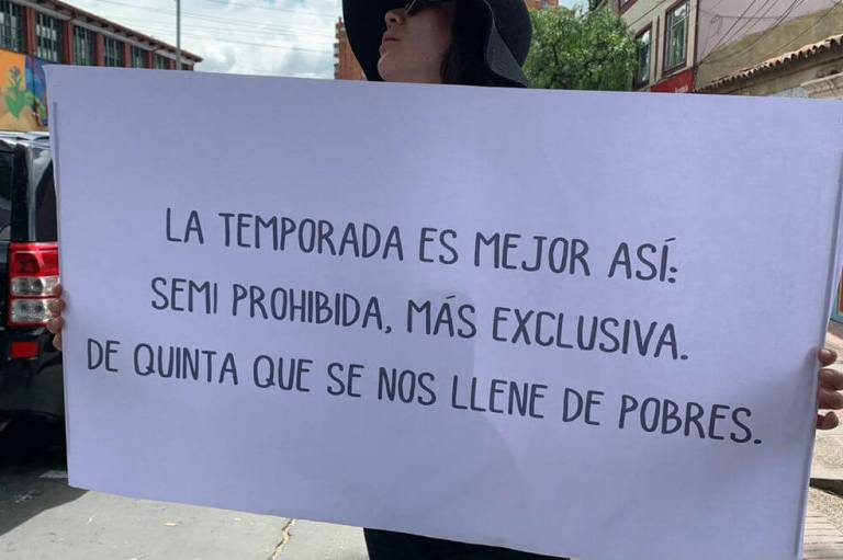 En Imágenes: carteles de protesta previos al inicio de la temporada turina