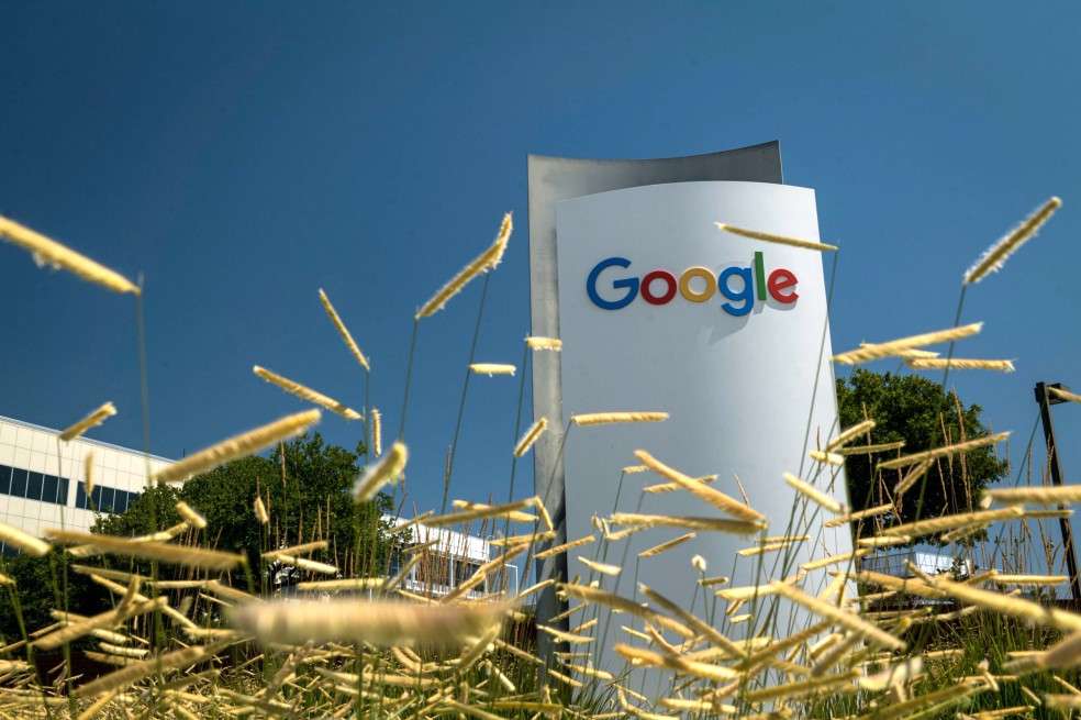Alphabet recortó a la mitad sus gastos en publicidad y márketing en el primer semestre de 2020 y congeló la contratación de empleados tratando de anticiparse a la ralentización del mercado.